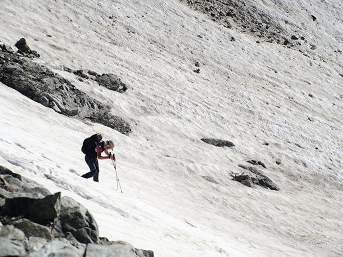 Łukasz supergan w czasie wędrówki w górach