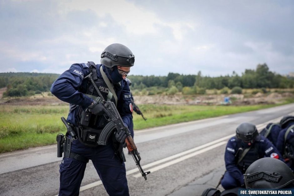 Funkcjonariusze kieleckiego oddziału prewencji w czasie ćwiczeń. Fot.&nbsp;Policja Świętokrzyska