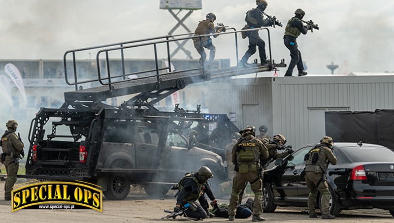 Pokaz jednostek kontrterrorystycznych na dniach NATO w Ostrawie. Fot. SPECIAL OPS