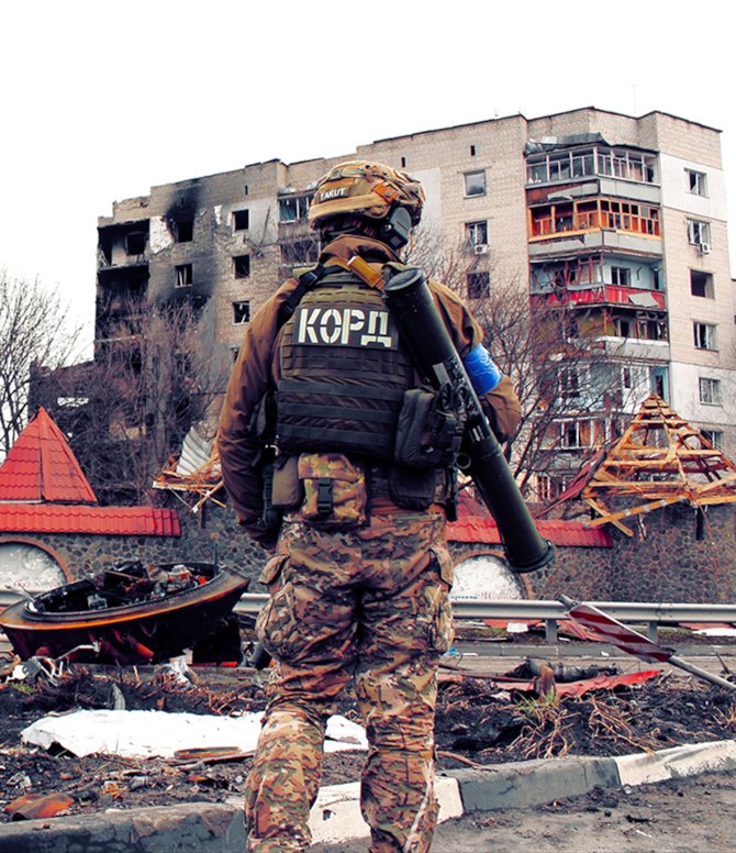 Operator jednostki kontrterrorystycznej kord w ostrzelanym przez wojska osyjskie mikolajewie