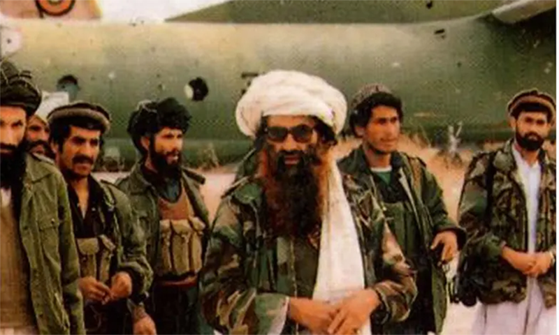 Jalaluddin Haqqani tw&oacute;rca terrorystycznej sieci Haqqani. Foto. FBI.GOV
