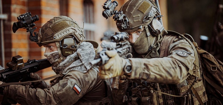 Żołnierze Wojsk Obrony Terytorialnej z karabinkami MSBS GROT. Foto. WOT