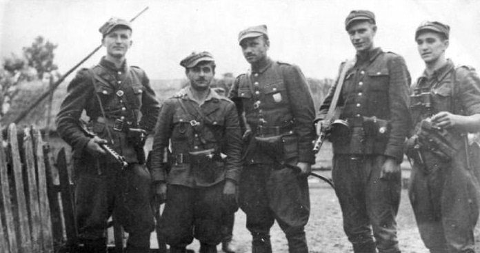 Żołnierze V Wileńskiej brygady AK. Fot. Wikipedia