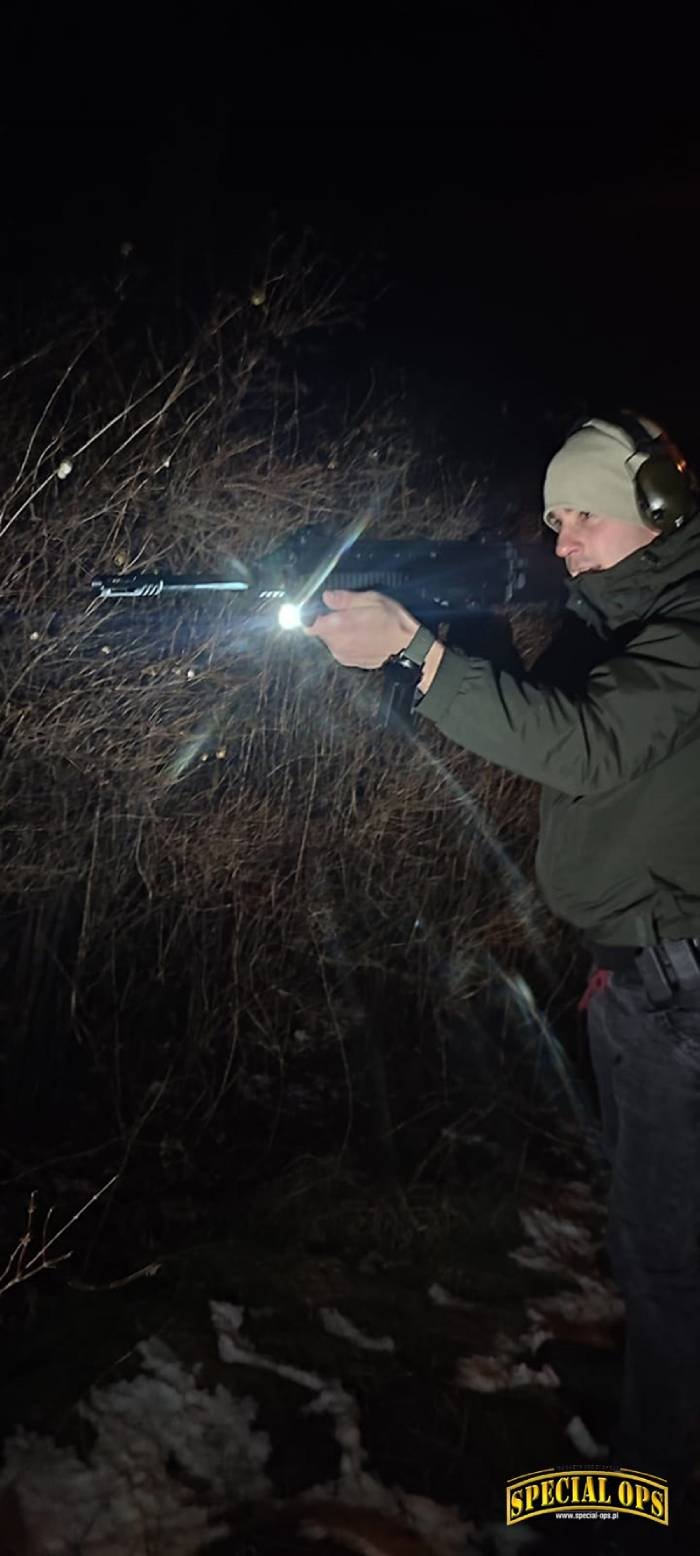 Nocny test latarki Olight Sigurd