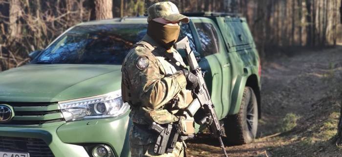Funkcjonariusz Straży Granicznej uzbrojony w karabinek MSBS GROT. Foto. Straż Graniczna