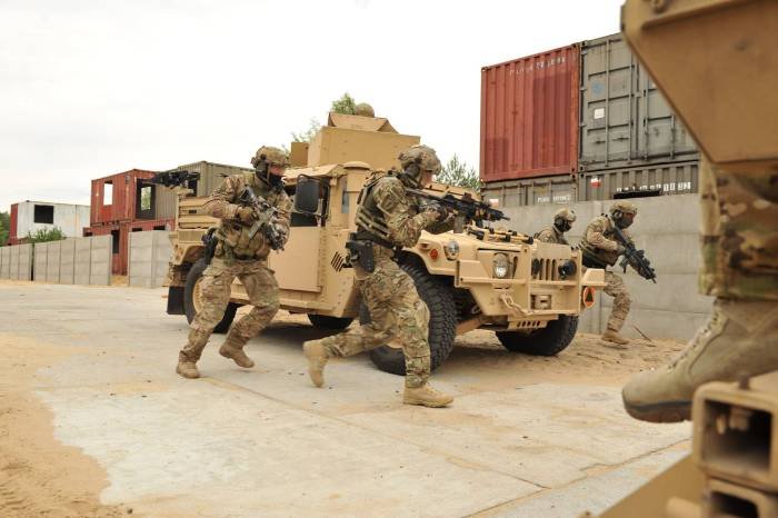 Szkolenie operator&oacute;w Jednostki Wojskowej GROM. Foto. JW GROM