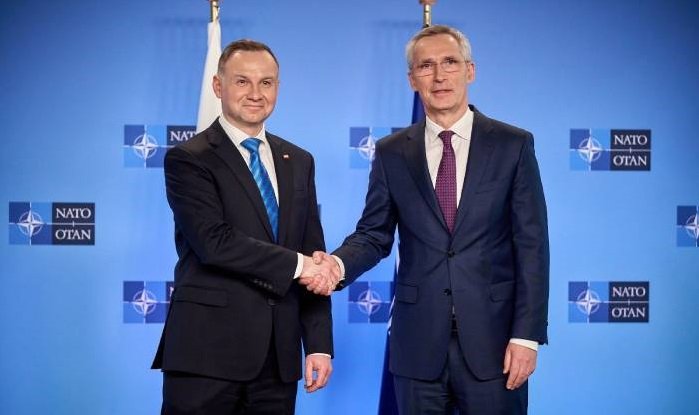 Jens Stoltenberg (z prawej) z Prezydentem RP Andrzejem Dudą. Foto. Profil Jensa Stoltenberga na Twitterze.