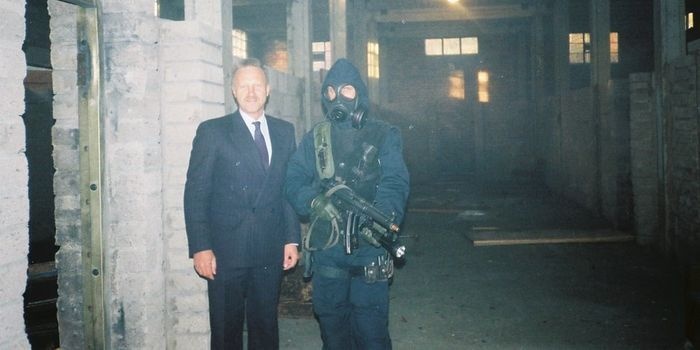 Generał brygady Sławomir Petelicki z operatorem SAS podczas wizyty w Hereford, w 1993 roku. Foto. Archiwum JW GROM