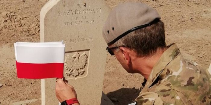 Operator JW GROM na cmentarzu &bdquo;Bagdad North Gate War Cementary&rdquo;. Foto. DORSZ