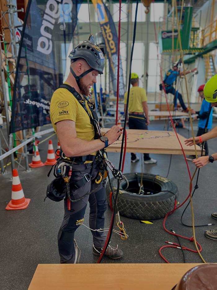 Szkoenie wysokościowe przygotowujęce ratownika do udzielania pierwszej pomocy na turbinie wiatrowej