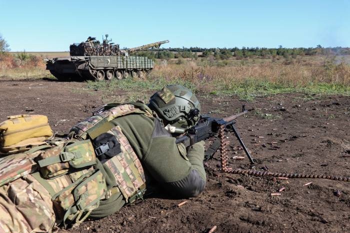 Żołnierz ukraiński na pozycji