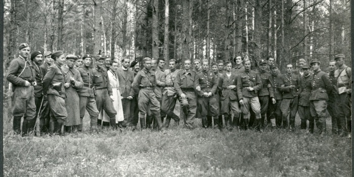 Żołnierze Armii Krajowej. Foto. Wikipedia