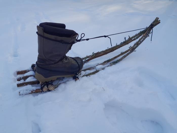 Rakieta śnieżna tzw. alladynka ze sposobem mocowania buta