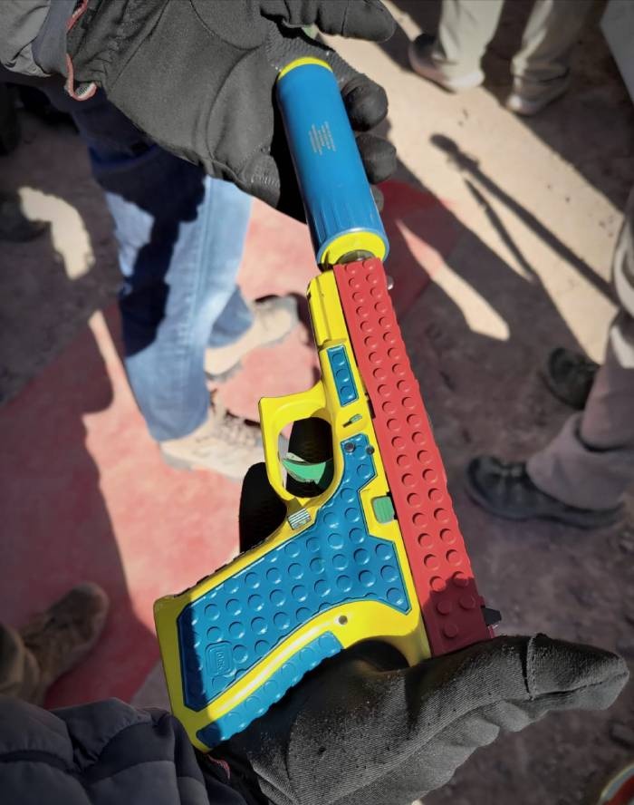 Pistolet z tłumikiem