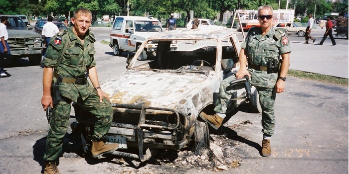Ppłk. Leszek Drewniak z gen. Sławomirem Petelickim na Haiti. Foto. Archiwum JW GROM