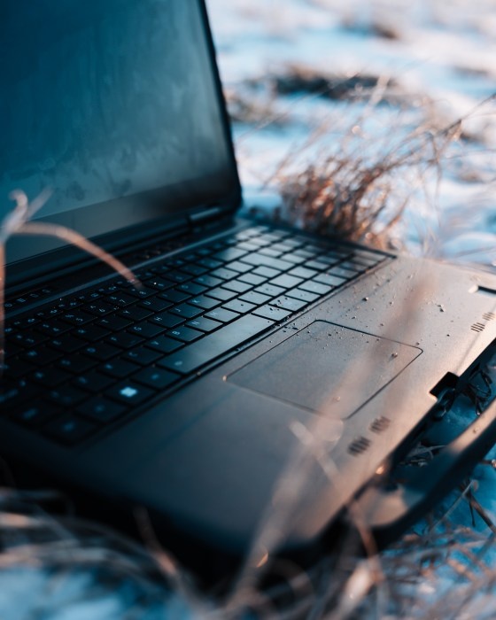 Wytrzymały laptop dla służb