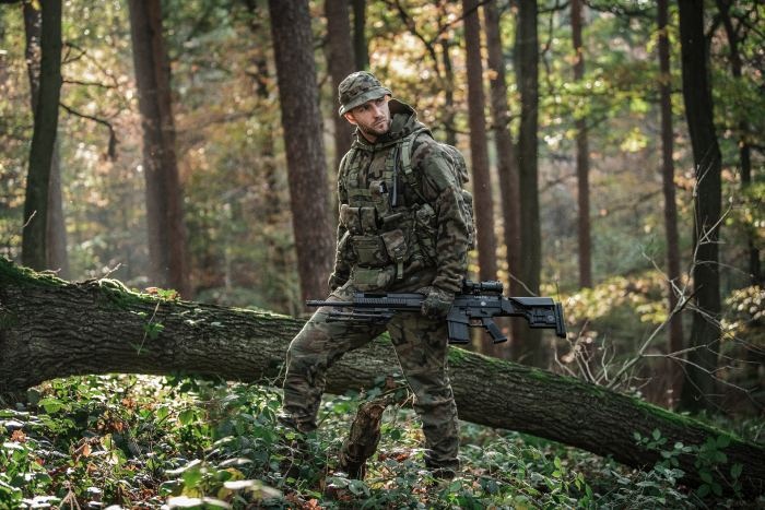 Stworzone, by przetrwać będąc niewidocznym &mdash; wyposażenie Helikon w kamuflażu wz. 93 &ldquo;Pantera". Fot. Militaria.pl