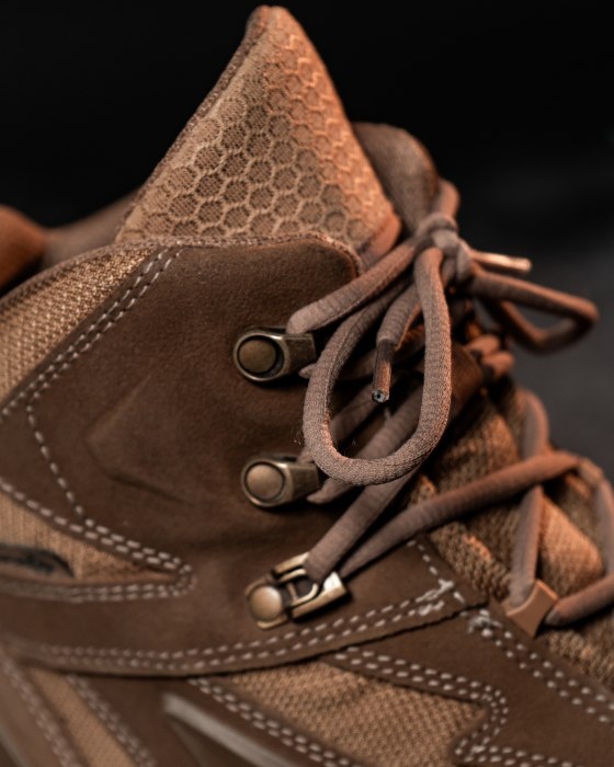 zbliżenie na sznurówki buta