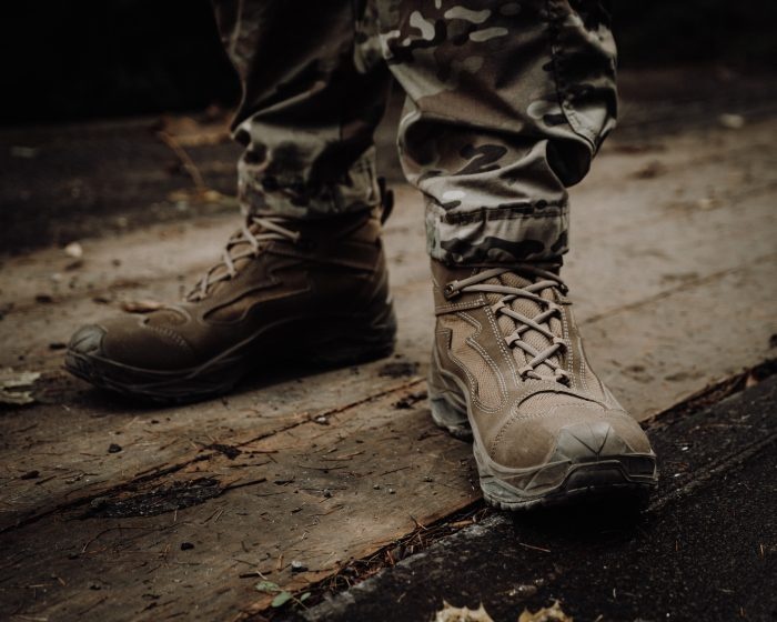 buty taktyczne w terenie na deskach