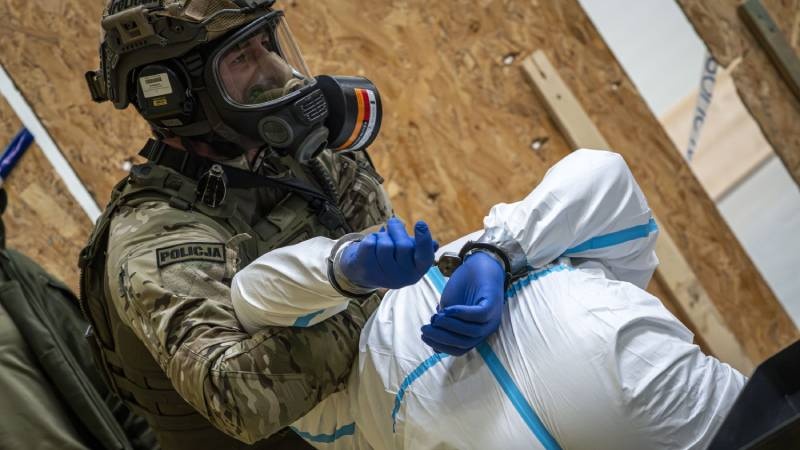 Dzialania w fabryce narkotyków