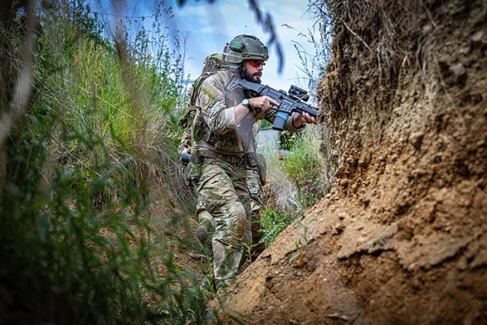 żołnierz na zwiadach