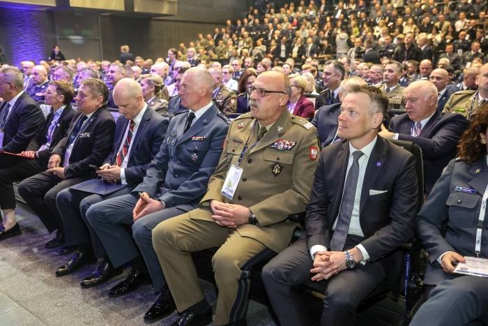 widownia na sali podczas rozpoczęcia targów