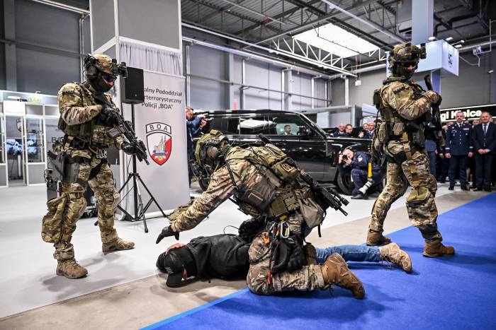 pokazy służb podczas targów