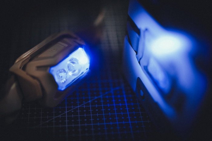 Latarka czołowa Petzl Aria 2R RGB - światło niebieskie