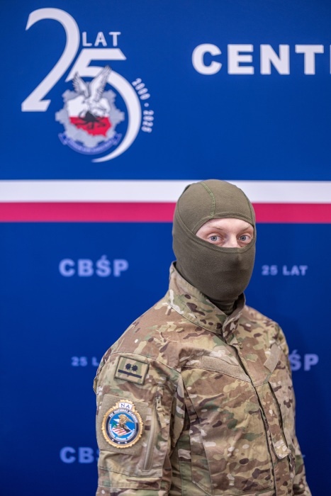 zamaskowany mężczyzna z cbśp