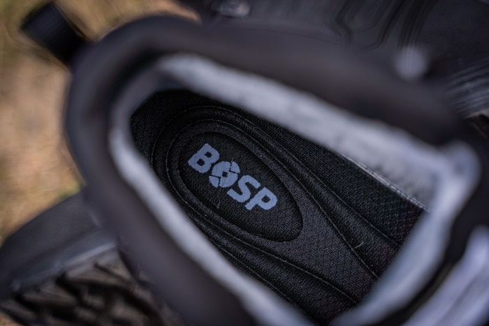 wnętrze buta z logo Bosp